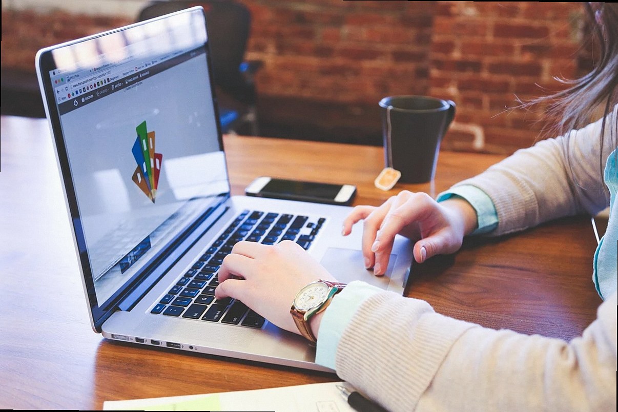 student, typing, keyboard, text, startup, business, people, students, office, strategy, work, technology, company, corpo